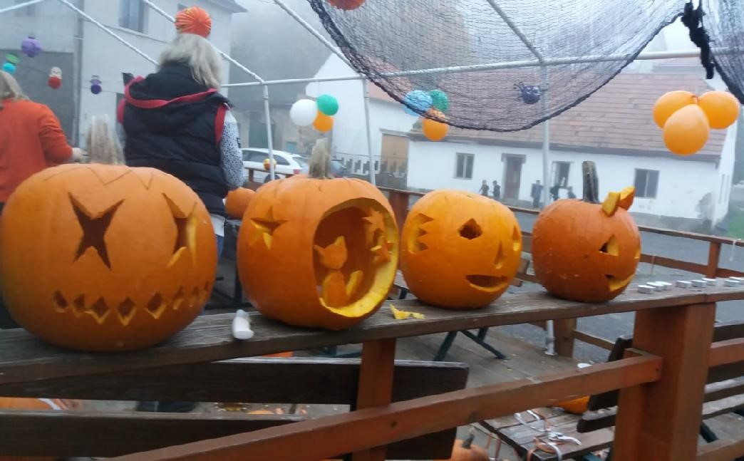 Náhledový obrázek článku: Dlabání dýní v Demovici