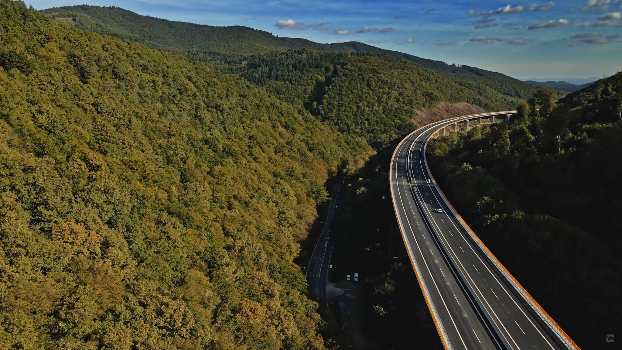 Náhledový obrázek článku: Slávnostné otvorenie R2 Kriváň – Mýtna: Diaľničný úsek korunami stromov je v prevádzke